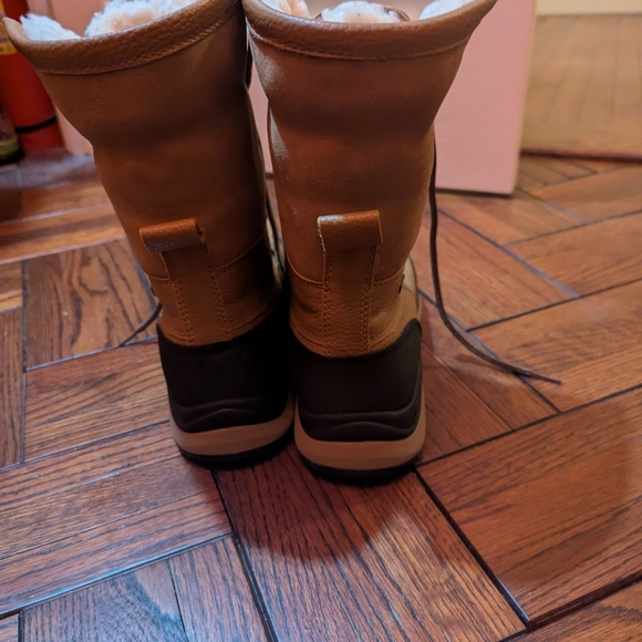 BRAND NEW (NEVER WORN) UGG Adirondack Tall Lace Up Boots - Picture 3 of 9